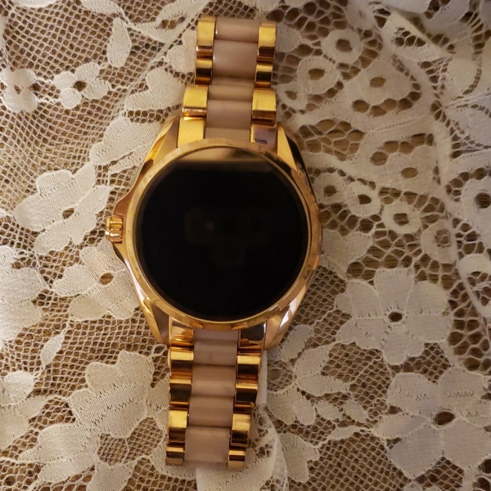 Michael Kors Bradshaw smart watch! Rose gold